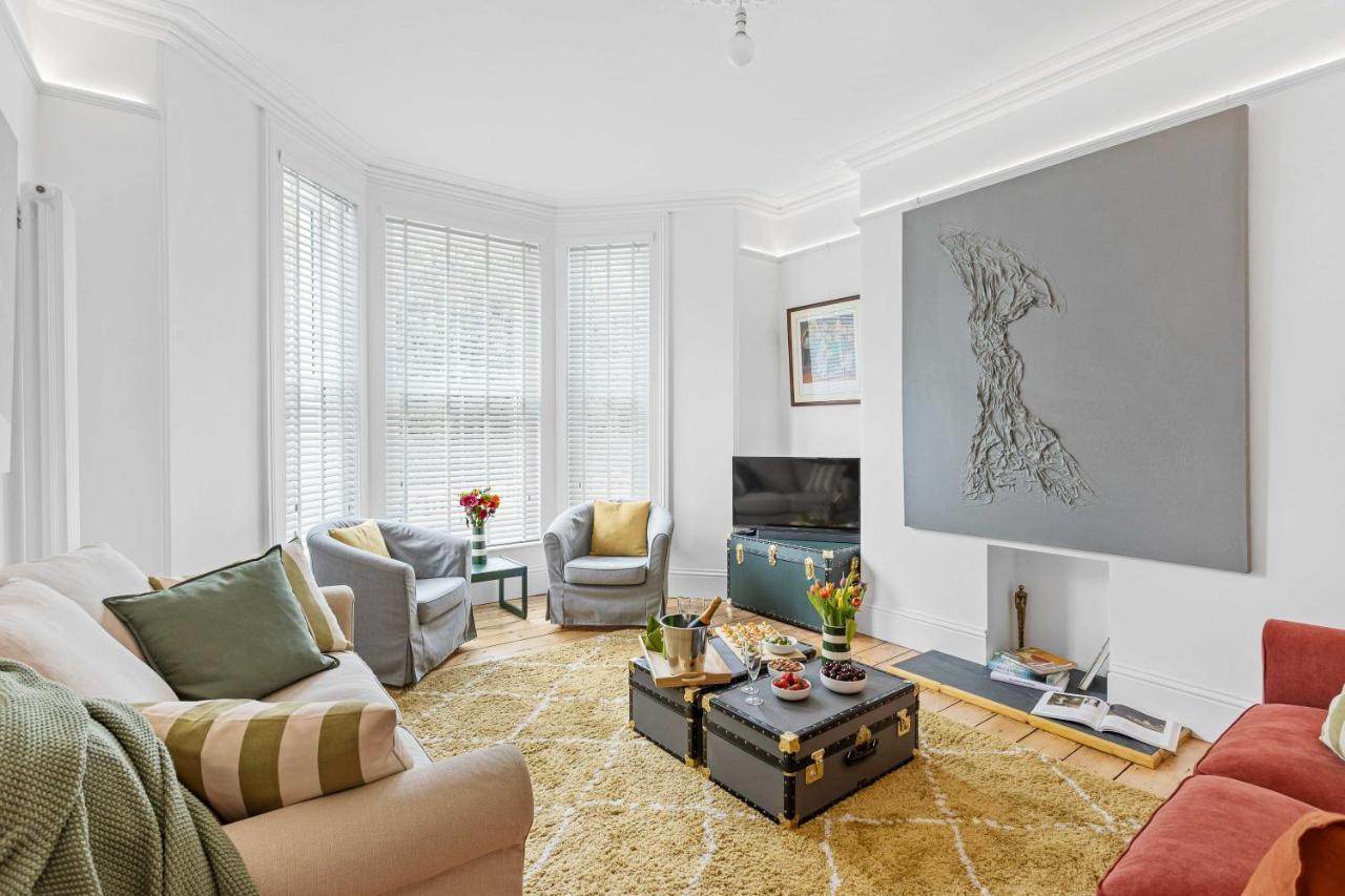 Park House, Historic Gem, Parking, Pet Friendly, Close To Stunning Coastline & Eateries *